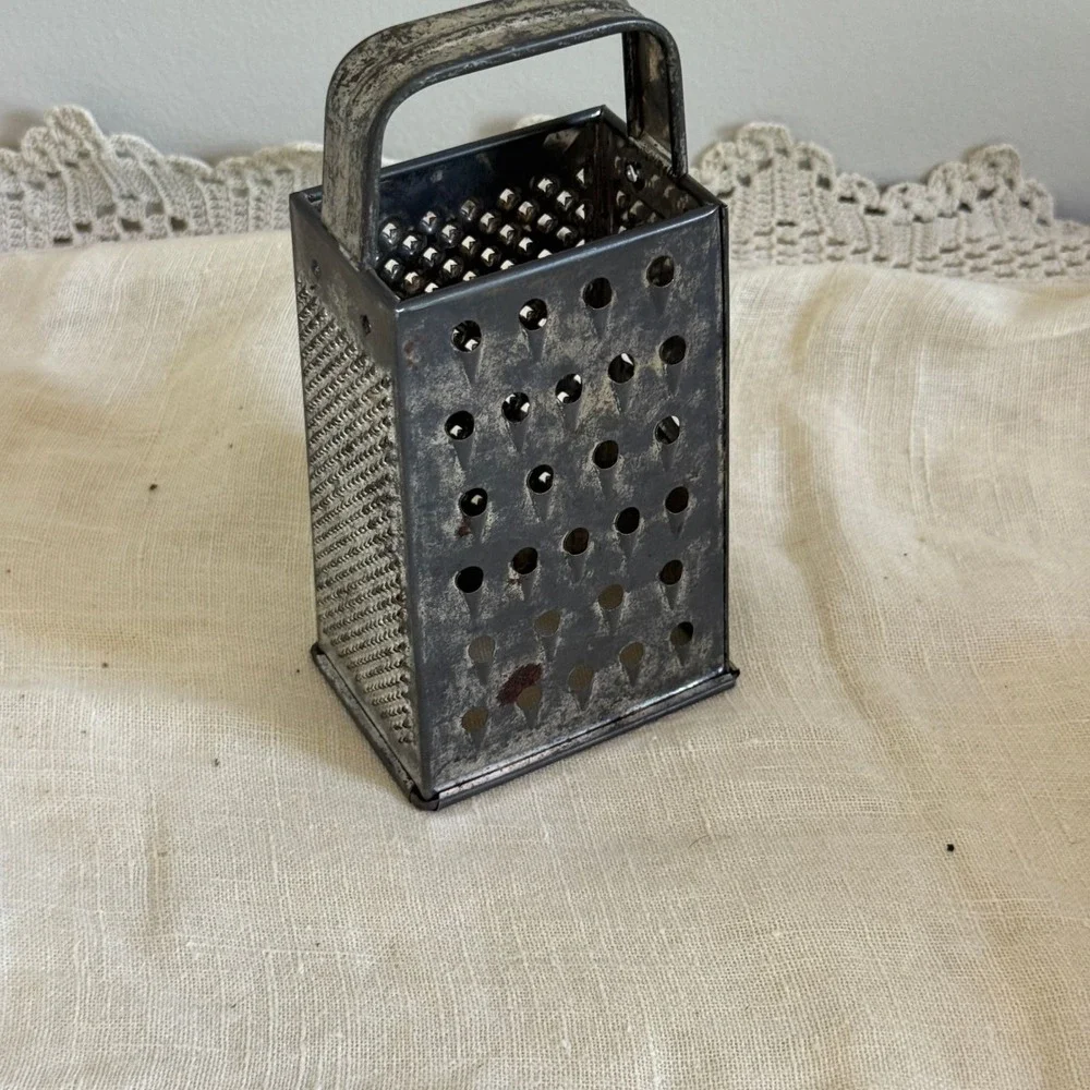 Vintage Primitive Tin Box Grater Antique Style Farmhouse Kitchen Decor Handle